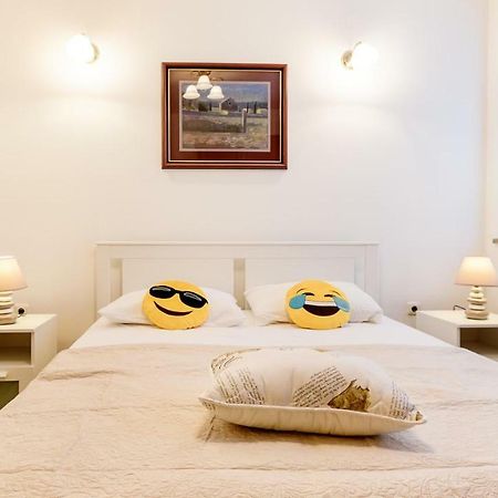 Central Apartment Smiley - Free Parking Zágráb Kültér fotó