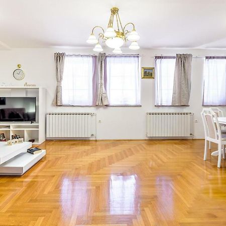 Central Apartment Smiley - Free Parking Zágráb Kültér fotó