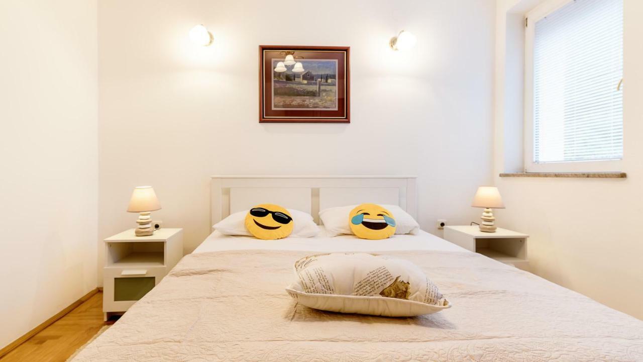 Central Apartment Smiley - Free Parking Zágráb Kültér fotó