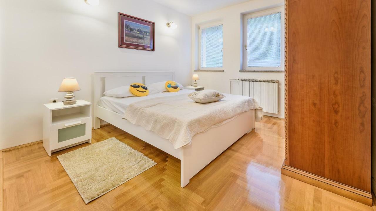 Central Apartment Smiley - Free Parking Zágráb Kültér fotó