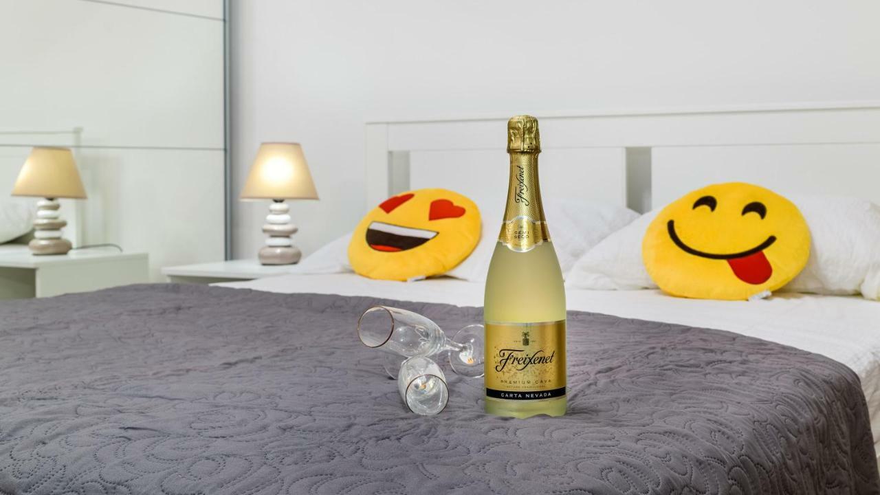 Central Apartment Smiley - Free Parking Zágráb Kültér fotó